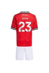 Manchester United Luke Shaw #23 Jalkapallovaatteet Lasten Kotipeliasu 2025-26 Lyhythihainen (+ Lyhyet housut)